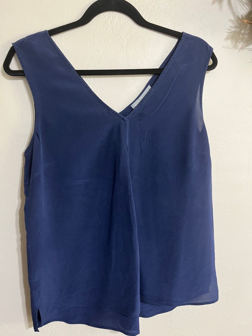 🌾Daniel Rainn Navy V-Neck Sleeveless Camisole
